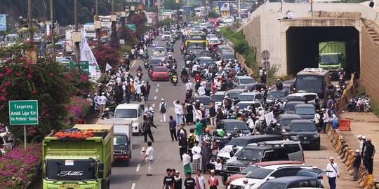 Suasana Tol Bandara Soekarno-Hatta Dipenuhi Simpatisan Rizieq Shihab