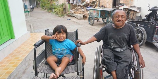 Kisah Pak Ponijo, Pahlawan Difabel bagi Anak-Anak yang Kekurangan Nutrisi