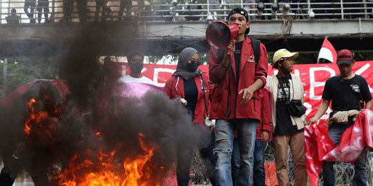 Peringati Hari Pahlawan, Mahasiswa Tuntut Pencabutan Pengesahan UU Cipta Kerja