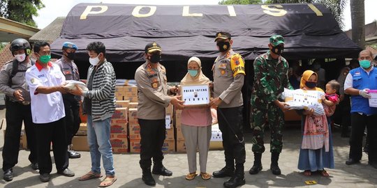 Kapolda Jateng Cek Kondisi Pengungsi Gunung Merapi di Klaten