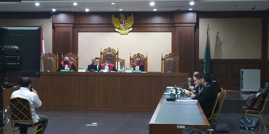 Legal Fee Tak Sesuai Harapan, Anita Kolopaking Murung Usai Menemui Jaksa Pinangki