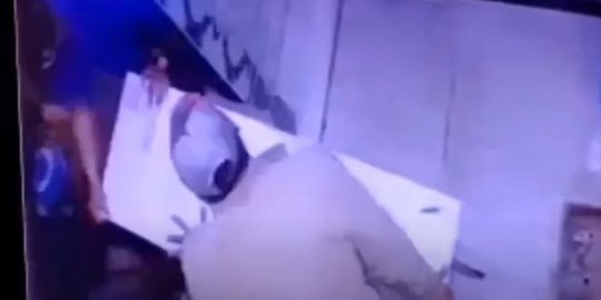 Detik-detik Pencurian Mesin ATM di Brebes, Dilakukan dengan Tangan Kosong