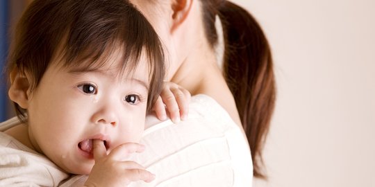 Alasan Mengapa Penting untuk Membuat Bayi Bersendawa dan Cara Tepat Melakukannya