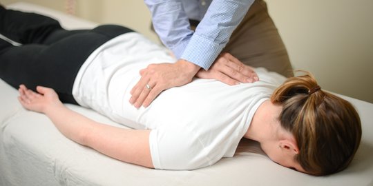 Amankah Terapi Chiropractic untuk Dilakukan pada yang Bermasalah Tulang Punggung?