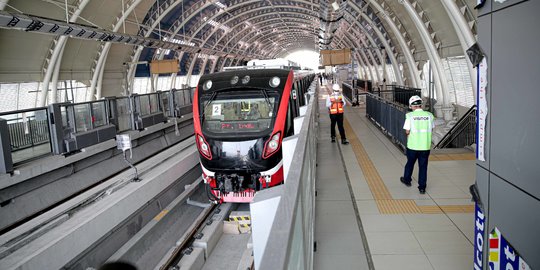 Melihat Kesiapan Stasiun LRT TMII