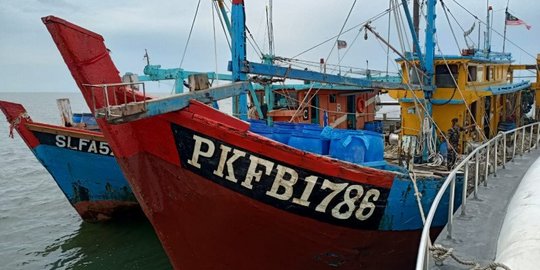 Illegal Fishing di Selat Malaka, 2 Kapal Berbendera Malaysia Diringkus
