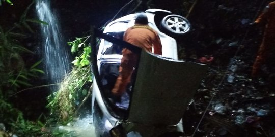 Mobil Terperosok ke Jurang Sedalam 10 Meter di Buleleng, Satu Orang Tewas