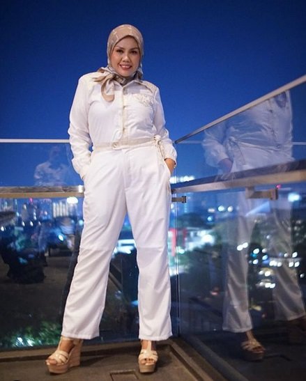 elly sugigi