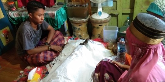 Buaya 1,5 Meter Muncul di Sungai Tello Makassar Dikafankan