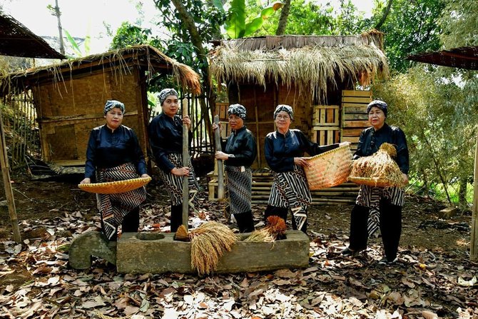 kampung adat sindang barang