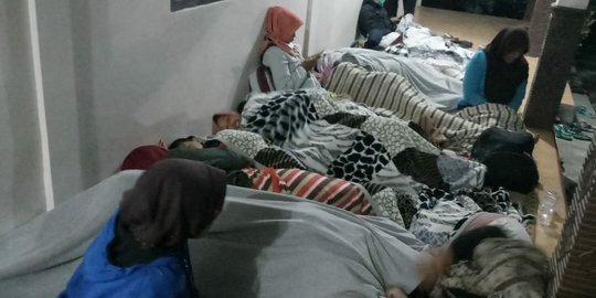 Pengungsi Merapi Peroleh Bantuan Tikar dan Logistik