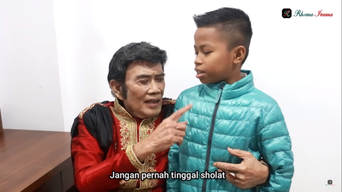 rhoma irama tertawa lebar