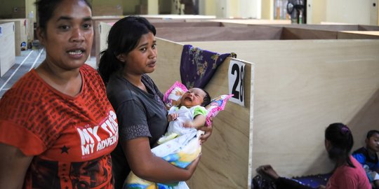 Cegah Penyebaran Covid-19, Pengungsi Gunung Merapi Diberi Nasi Bungkus