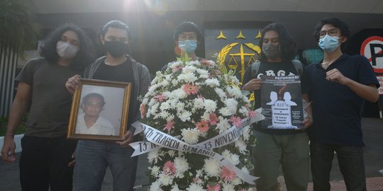 Aksi Aktivis HAM Peringati 22 Tahun Tragedi Semanggi I