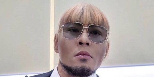 Ngakak! Ivan Gunawan Unggah Penampilan Baru Deddy Corbuzier Usai 'Makeover' Rambut