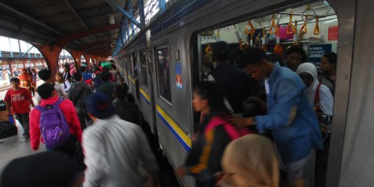 Sepanjang November 2020, Pengguna KRL Mencapai 400 Ribu Penumpang
