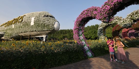 Mengunjungi Indahnya Dubai Miracle Garden, Taman Bunga Terbesar di Dunia