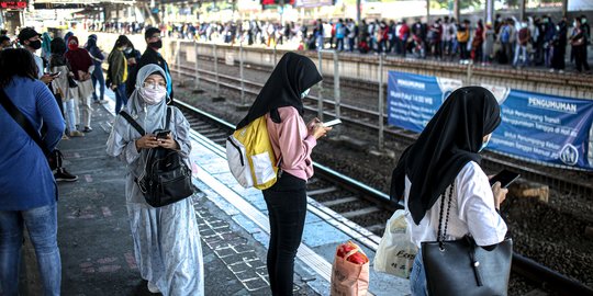 Penumpang KRL Capai 400.000/Hari di November, Tertinggi Sejak Pandemi