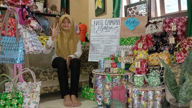 remaja di surabaya jadikan sampah plastik sebagai sumber uang