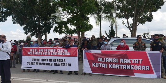 Soal Rekomendasi Bawaslu, Demonstran Minta KPU Tetap Lanjutkan Tahapan Pilkada