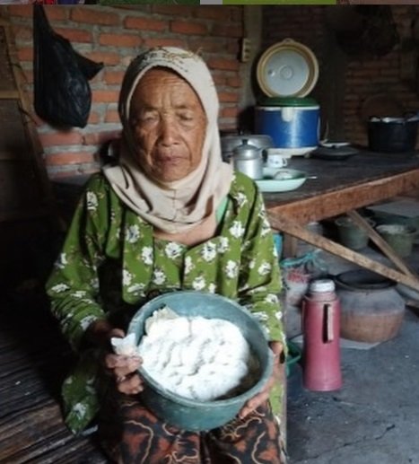 nenek ini hidup sendirian amp biasa makan singkong anggap nasi makanan mewah