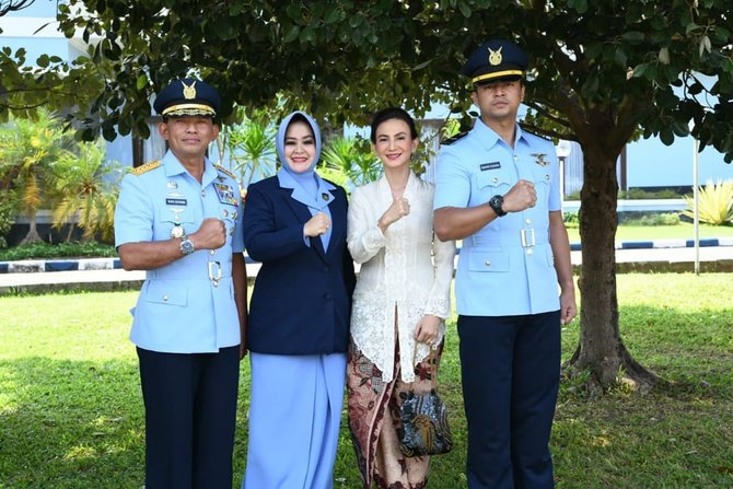potret cantik istri mantan ksau yuyu sutisna