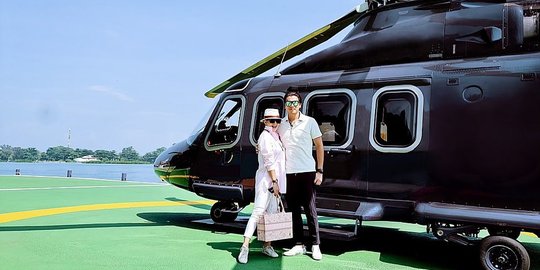 Naik Helikopter Mewah, Ini 5 Potret Romantis Liburan Syahrini dan Reino Barack