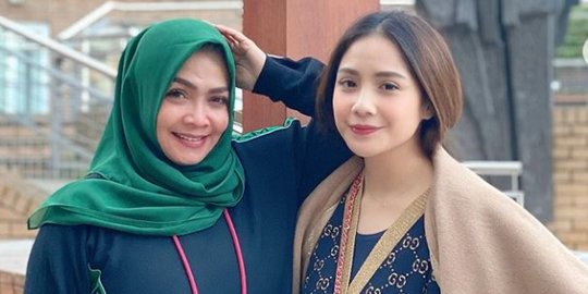 5 Potret Rieta Amilia, Ibunda Nagita Slavina yang Terlihat Awet Muda di Usia 58 Tahun