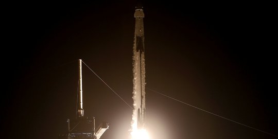 Melihat NASA dan SpaceX Luncurkan Misi Komersial ke Angkasa