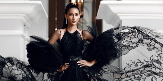 Tampil Cantik & Elegan, Ini 4 Pemotretan Ayu Maulida Putri Indonesia 2020