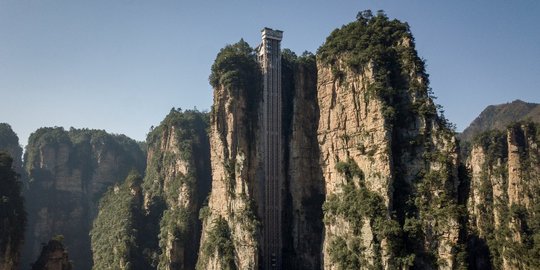 Elevator Bailong, Lift Outdoor Tertinggi Dunia yang Bikin Ngeri