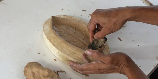 Proses Pembuatan Keramik Nusantara Dengan Bahan Dasar Tanah Liat Ketahui Tekniknya Merdeka Com