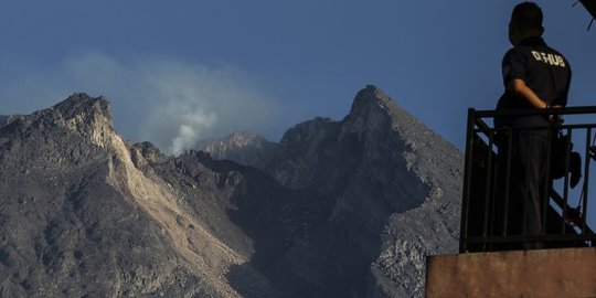 Memantau Aktivitas Gunung Merapi