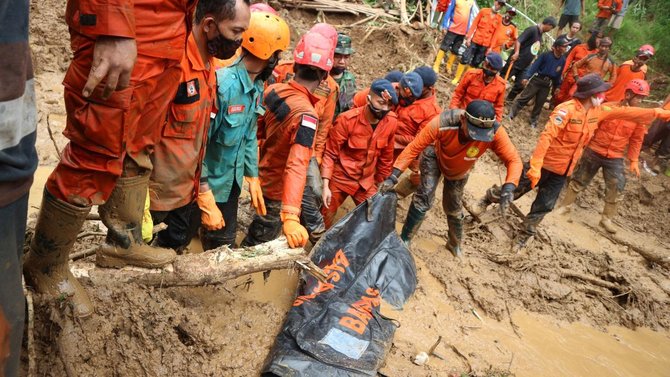 banjir dan longsor di cilacap dan banyumas