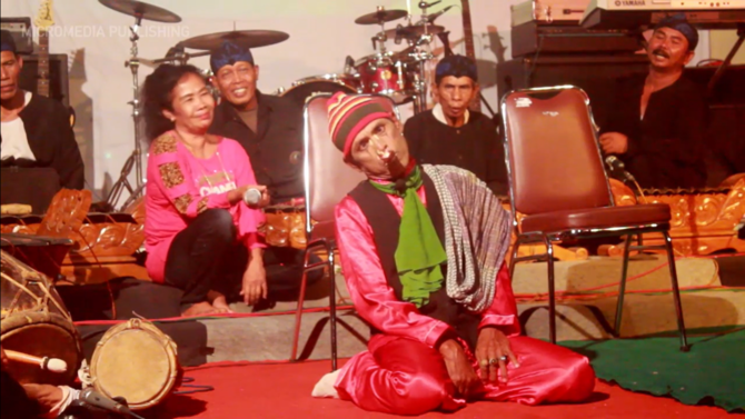 kesenian ubrug banten