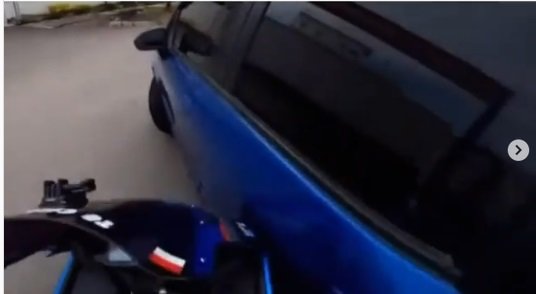 vira video cekcok 2 pengendara motor dan mobil di jalanan