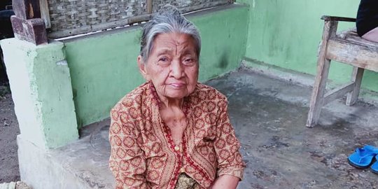 Bikin Pilu, Nenek di Blitar Ini Tinggal Sendiri dan Hidup dari Belas Kasihan Tetangga