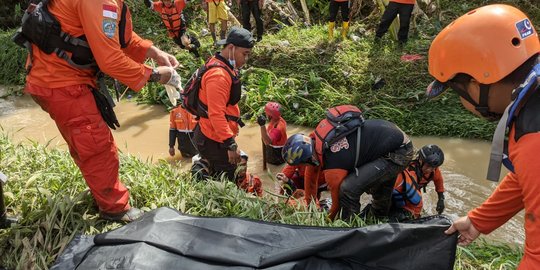 Pemotor Terseret Banjir Sungai Kendal Ditemukan Tewas di Antara Tumpukan Sampah