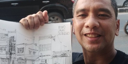 Unik dan Kreatif, Pria Ini Hobi Abadikan Landmark Kota Medan Lewat Sketsa