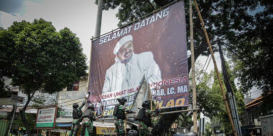 Anggota Komisi I Nilai TNI Copot Baliho Rizieq Tindakan Maladministrasi