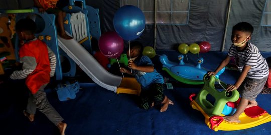 Keceriaan Anak-Anak di Barak Pengungsian Merapi