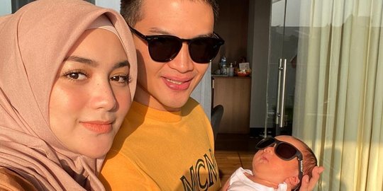 Rezky Aditya Unggah Foto Terbaru Baby Athar, Netizen Tertawa Lihat Ekspresi Lucunya