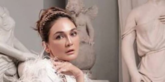 Wow! Ini Penampakan Jaket Luna Maya Seharga Hampir Rp70 Juta