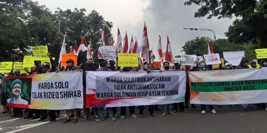 Polresta Surakarta Bubarkan Unjuk Rasa Tolak Rizieq Syihab di Bundaran Gladag