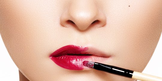 4 Tips Cantik Pakai Lipstik Saat Bermasker