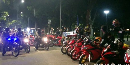 Polisi Bubarkan Kerumunan Klub Motor di Gunung Sahari Jakpus