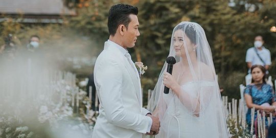 Resmi Menjadi Suami Istri, Intip Potret Pernikahan Denny Sumargo dan Olivia Allan