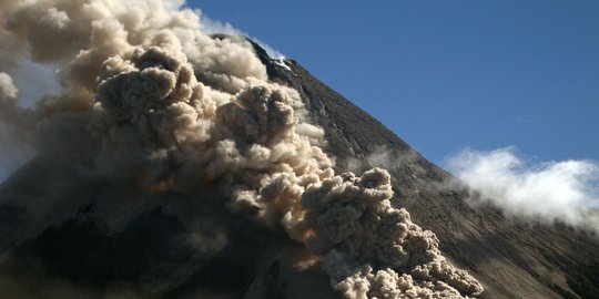 Gunung Merapi Alami Guguran Tebing Lava
