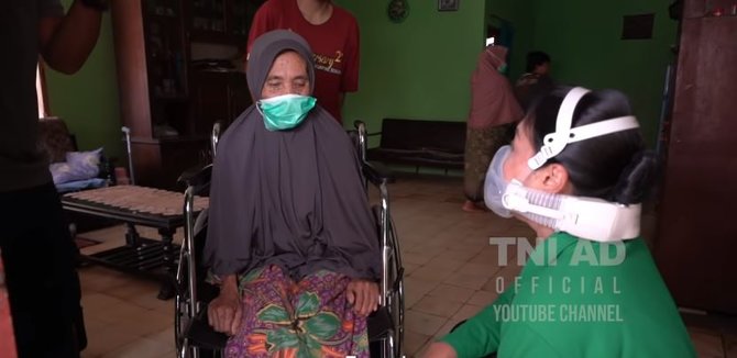 istri jenderal tni andika berkunjung ke tempat art