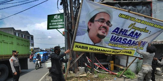 Pangdam Jaya Sebut ada 900 Baliho Rizieq Syihab di Jakarta yang Belum Diturunkan